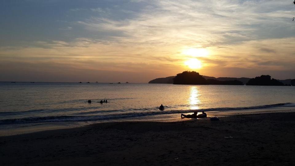 Tara House Hotel Koh Lanta Ngoại thất bức ảnh
